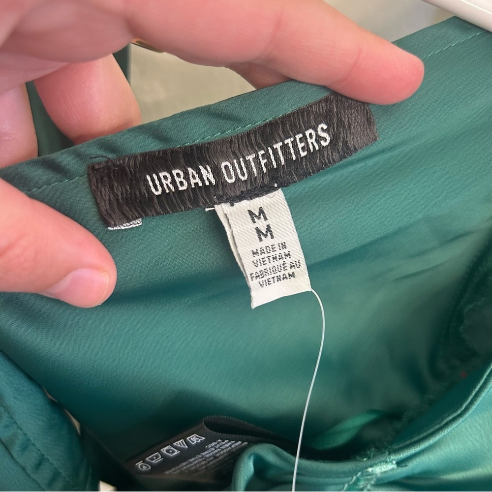 NWT Urban Outfitters Green Satin Ruched Ruffle Crop Top Tie Back Size Medium - Picture 6 of 10